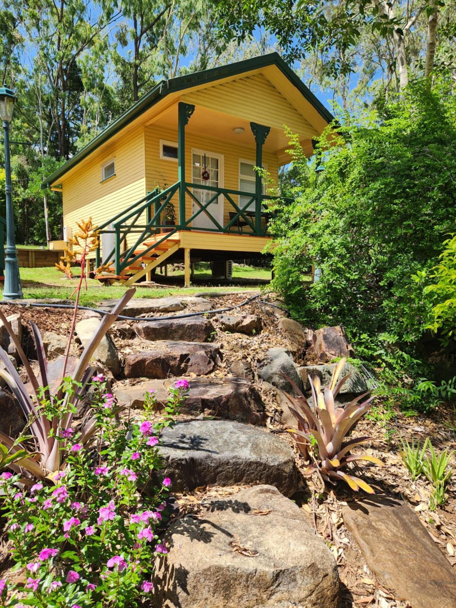 Ferns Miners Rest Motel Mount Morgan Eksteriør bilde